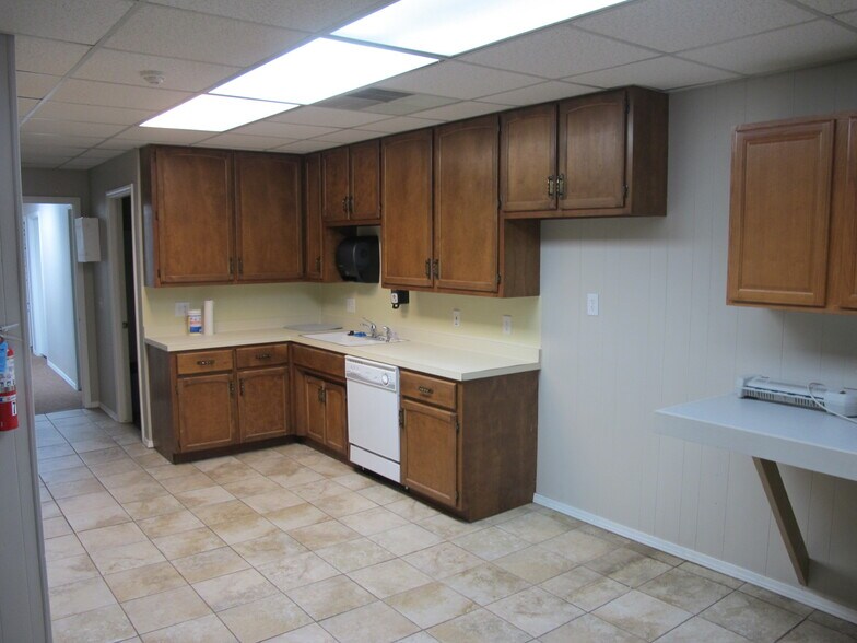 More Photos Of 209 N Main Ave, Republic Office For Sale