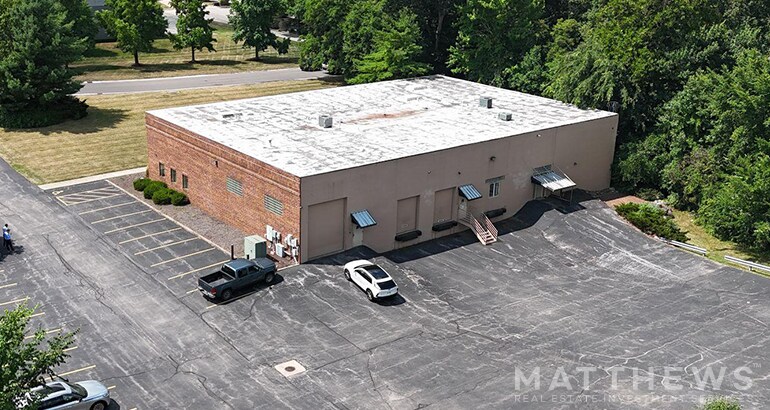 More Photos Of 7630-7632 Hub Pky, Valley View Warehouse For Sale