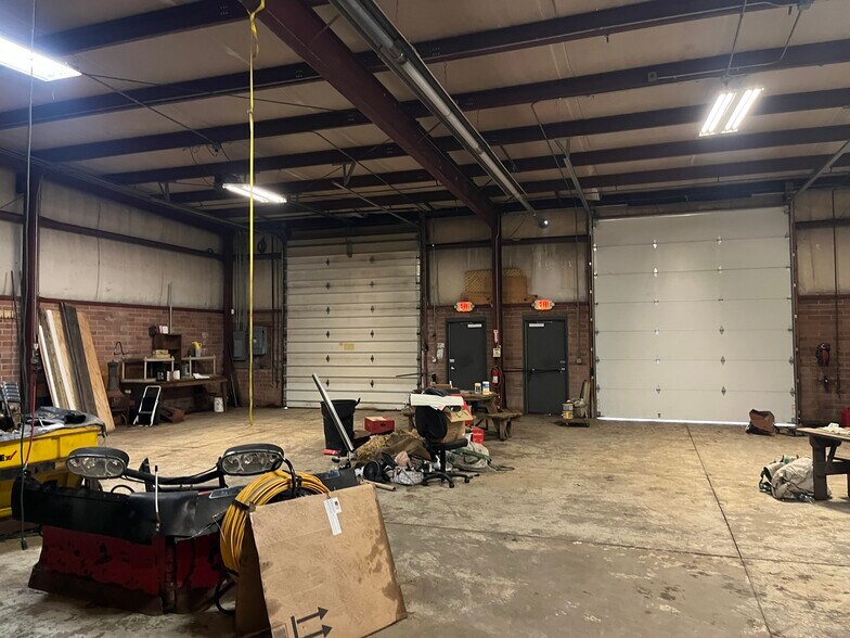 More Photos Of 100 Pelret Industrial Pky, Berea Showroom For Lease