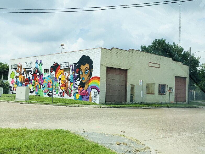 More Photos Of 215 Lockwood Dr, Houston General Retail For Sale