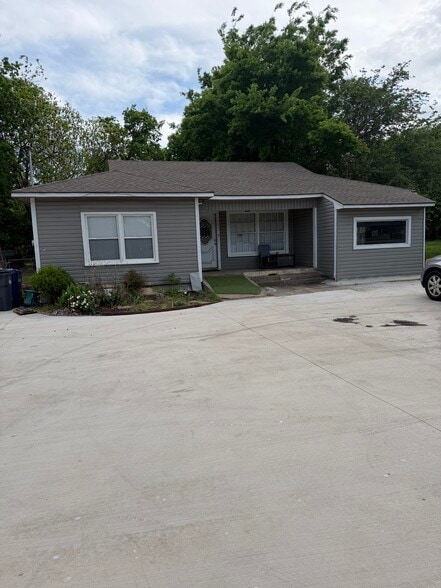 Primary Photo Of 1105 W University Dr, McKinney General Retail For Lease