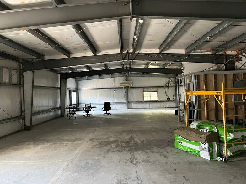 More Photos Of 11 October Rd, Naples Manufacturing For Lease