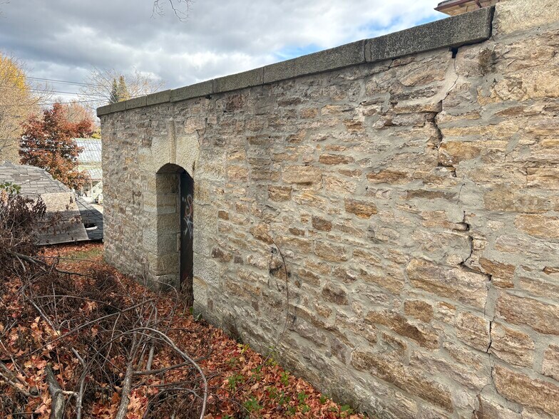 More Photos Of 62 Beckwith Rue E, Perth Flex For Sale