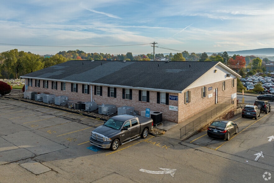 More Photos Of 205 Easy St, Uniontown Unknown For Lease