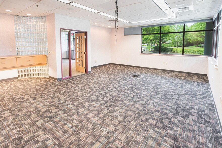 More Photos Of 1505 Westec Dr, Eugene Flex For Lease