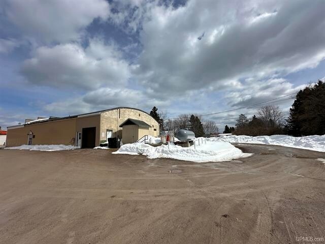 More Photos Of 3963 W Maple Ridge 37th Rd, Rock Service Station For Sale