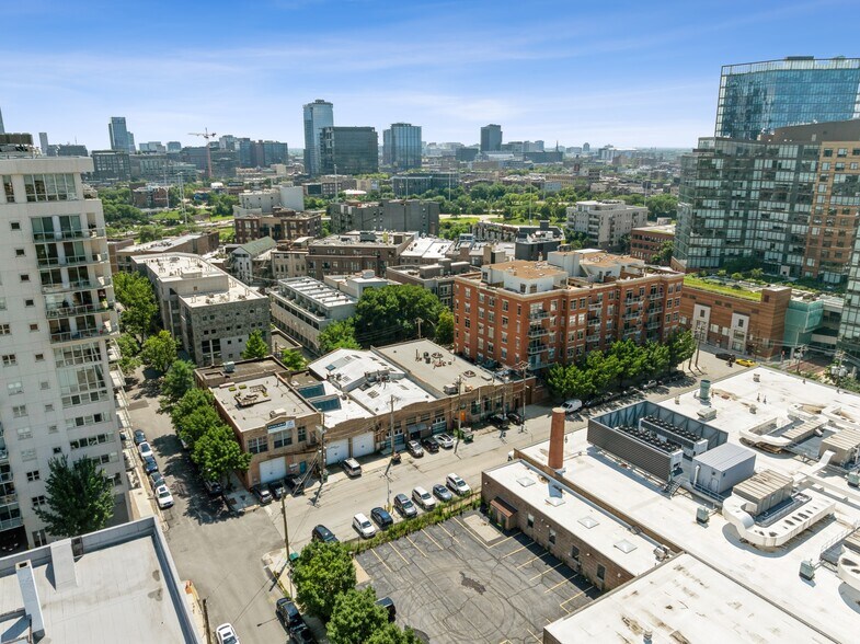 More Photos Of 942-944 W Huron St, Chicago General Retail For Sale