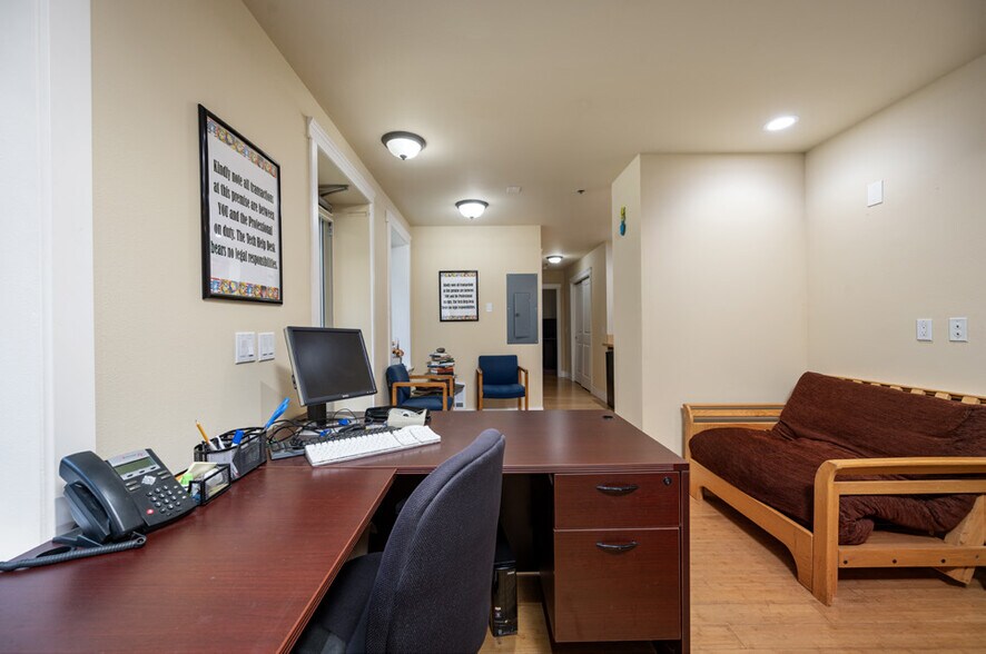 More Photos Of 1015 Railroad Ave, Bellingham Apartments For Sale