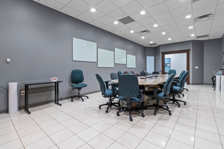 8740 E 30th St, Indianapolis, IN 46219 Flex/R&D For Lease