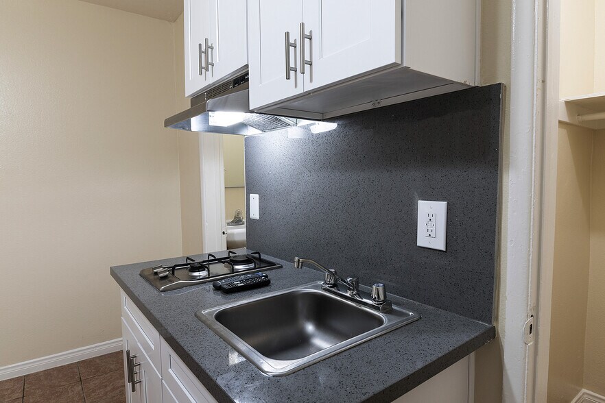 More Photos Of 1930 S Oxford Ave, Los Angeles Apartments For Sale