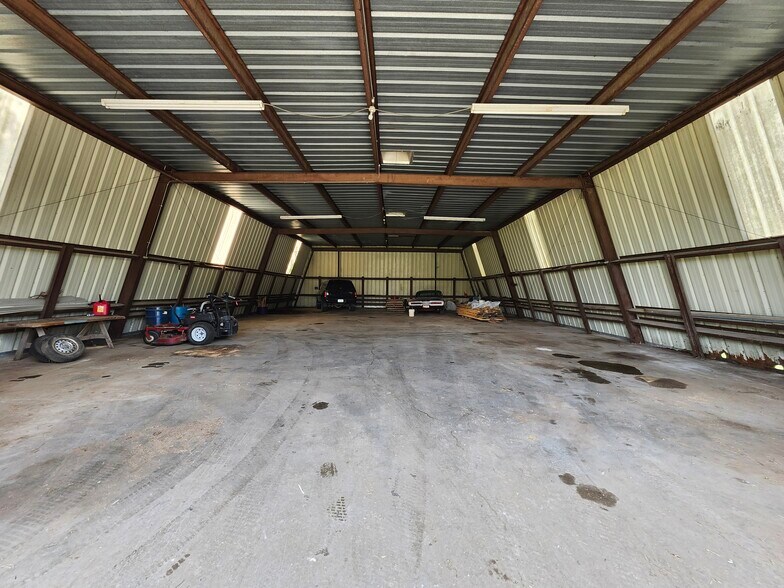 More Photos Of 17069 400th St, Leland Contractor Storage Yard For Sale