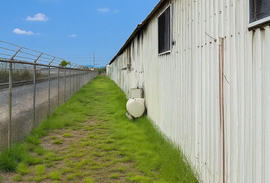 More Photos Of 1301-1345 E Lexington Ave, Pomona Warehouse For Sale