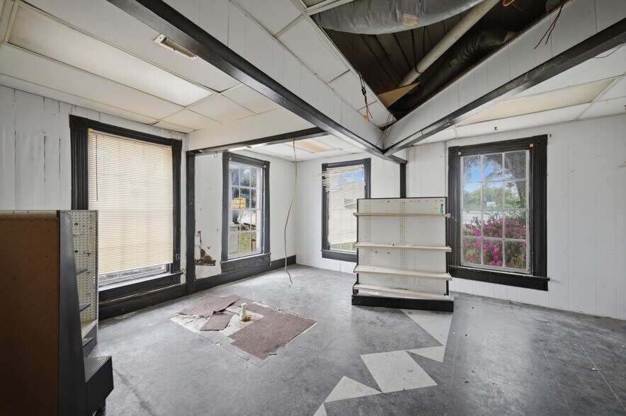 More Photos Of 120 N Main St, Bushnell Office Residential For Sale