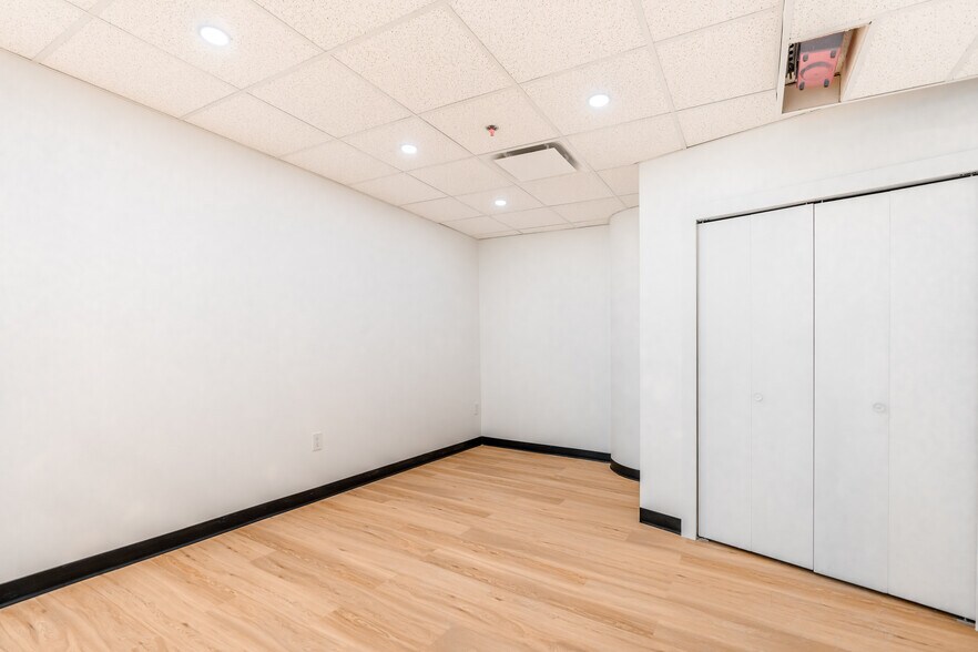 More Photos Of 1493 Foster St, White Rock Apartments For Sale