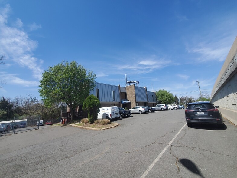 More Photos Of 1301 Moran Rd, Sterling Office For Sale