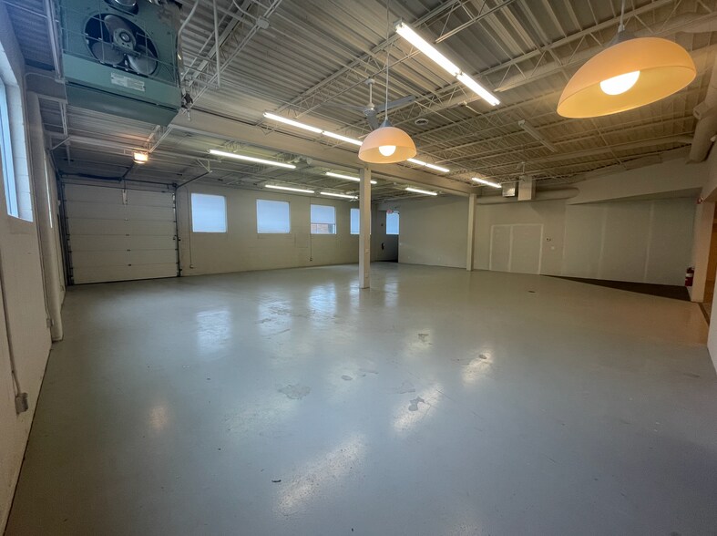 More Photos Of 3113 S Lynn Ave, Minneapolis Research And Development For Lease