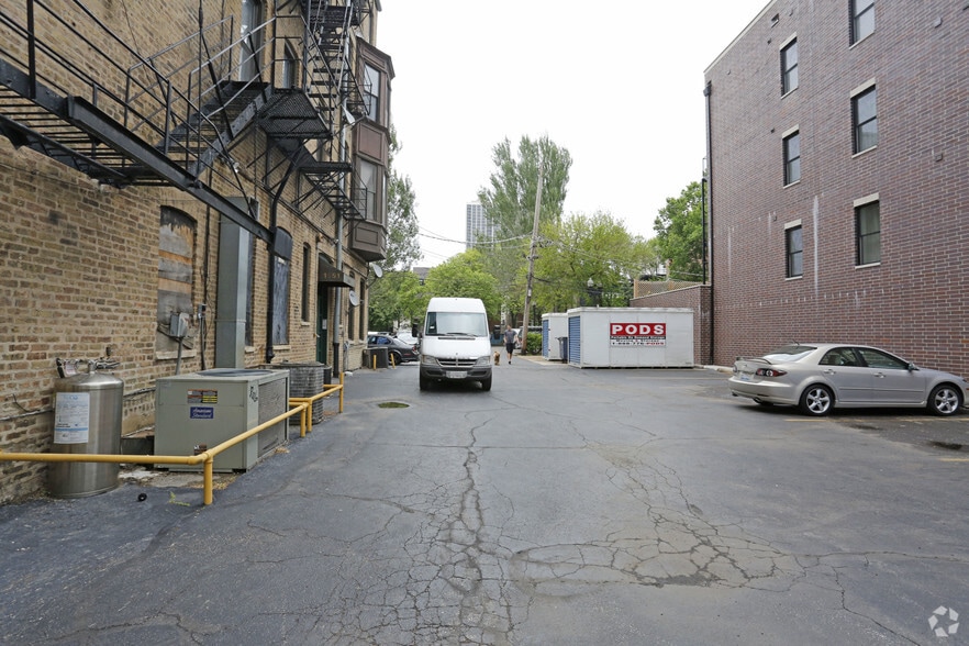 More Photos Of 315-319 W North Ave, Chicago Apartments For Lease