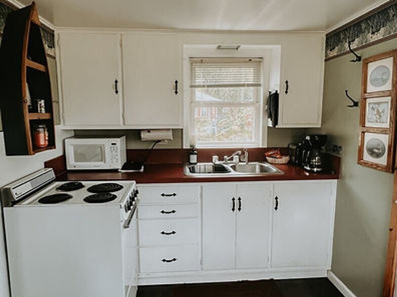 More Photos Of W17461 Norton Rd, Gould City Hotel For Sale