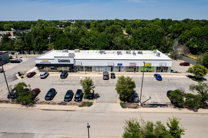 More Photos Of 338 S Andover Rd, Andover General Retail For Lease
