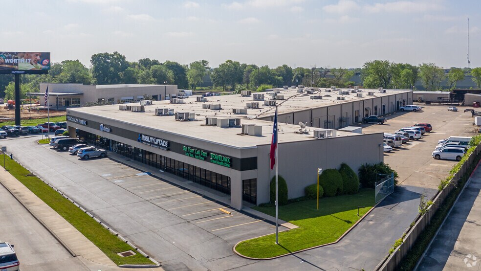 More Photos Of 14655 Northwest Fwy, Houston Showroom For Lease