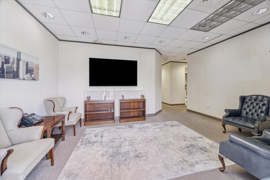 More Photos Of 1701-1707 Tidwell Rd, Houston Warehouse For Sale