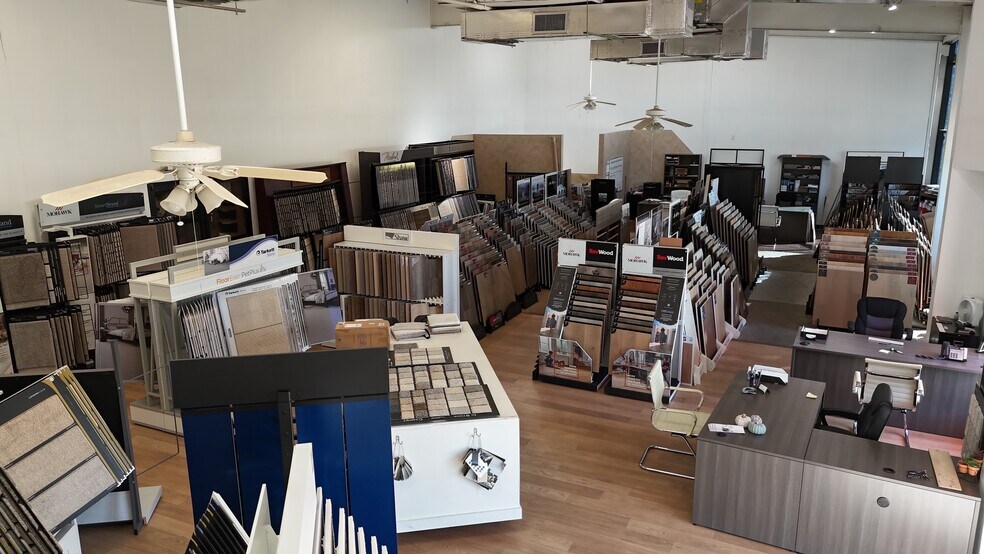 More Photos Of 18002 Kuykendahl Rd, Spring Showroom For Lease
