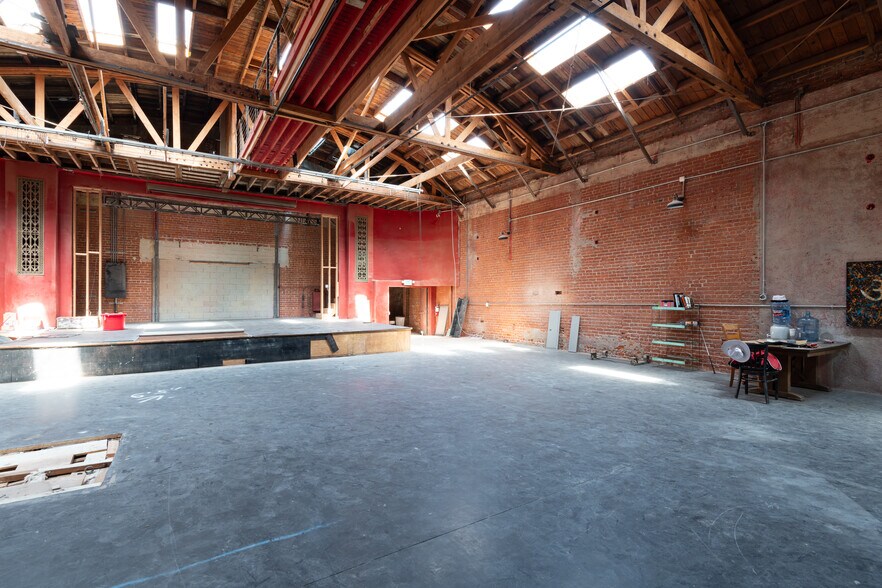 More Photos Of 5253 W Adams Blvd, Los Angeles Storefront Retail Office For Lease