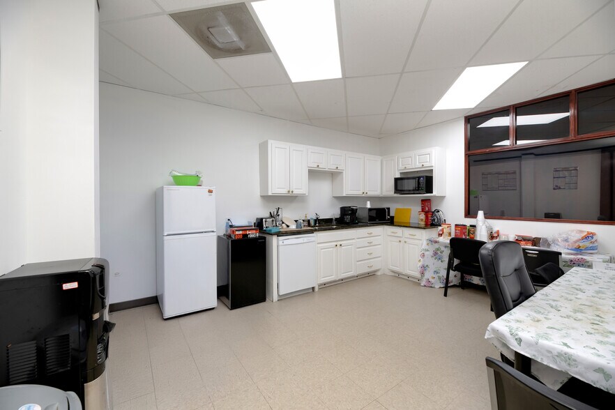 More Photos Of 1610 Corporate Ct, Irving Office For Lease