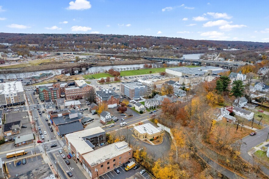 More Photos Of 356 Howe Ave, Shelton Apartments For Lease