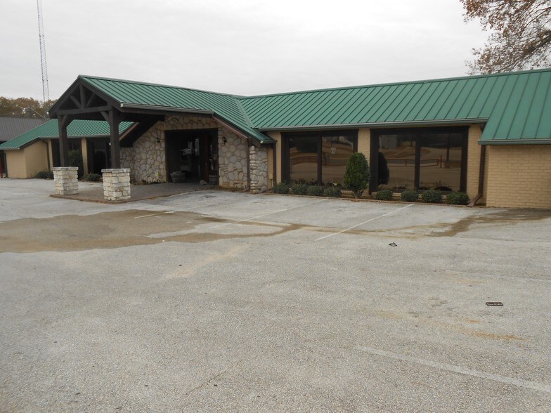 More Photos Of 1624 N Northwest Loop 323, Tyler Freestanding For Sale