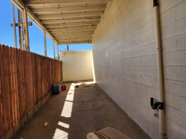 More Photos Of 1515 E Tulare Ave, Tulare Flex For Lease