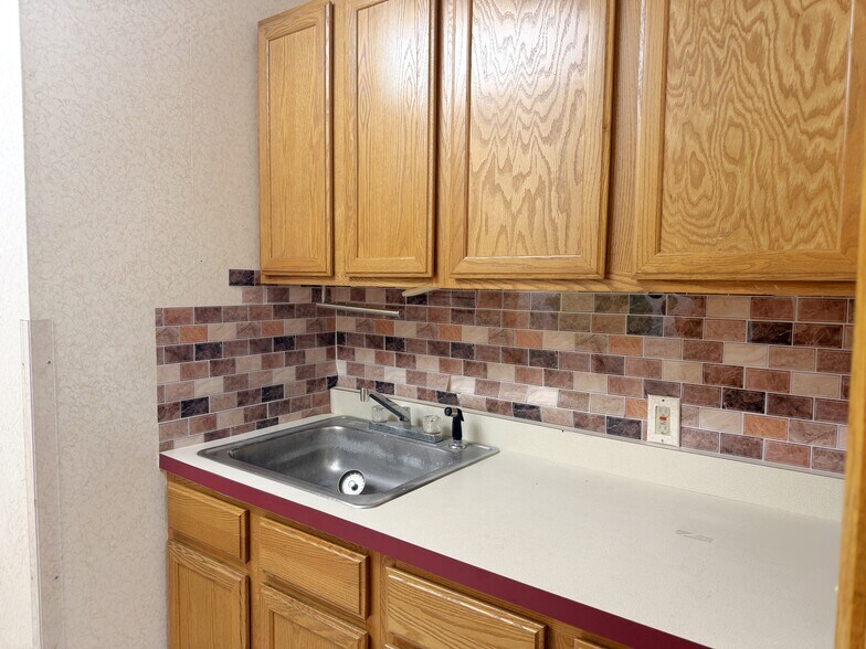More Photos Of 14387 Edgewood Dr, Baxter Office For Lease