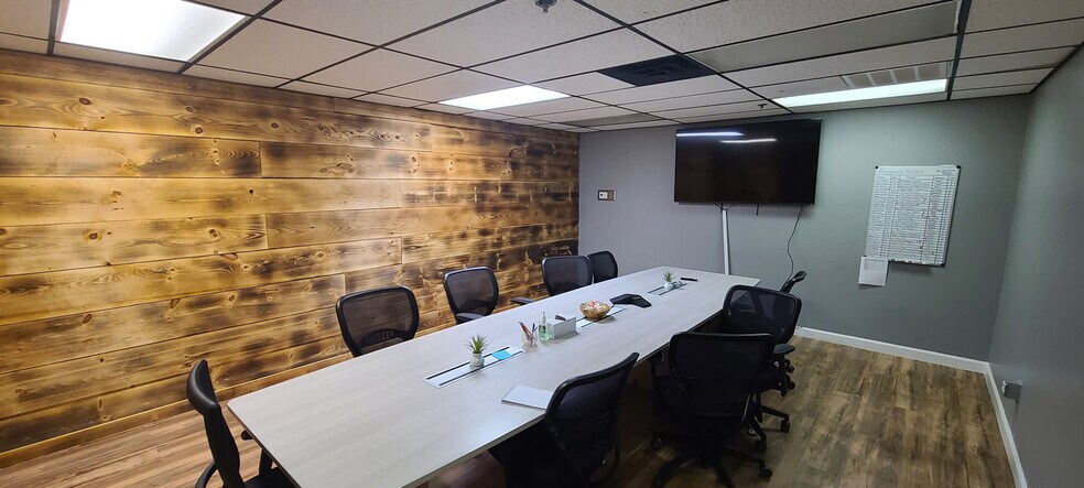 More Photos Of 310 N 21st St, Purcellville Manufacturing For Lease