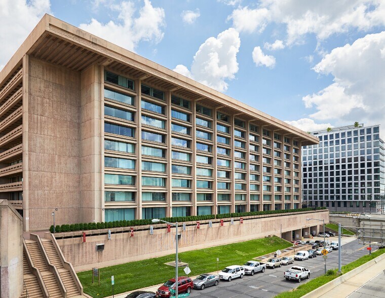 More Photos Of 950 L'Enfant Plz SW, Washington Office For Lease