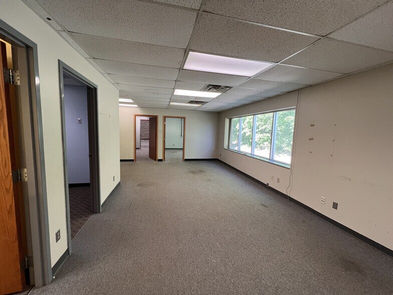 More Photos Of 4155 Old Sibley Memorial Hwy, Eagan Research And Development For Lease