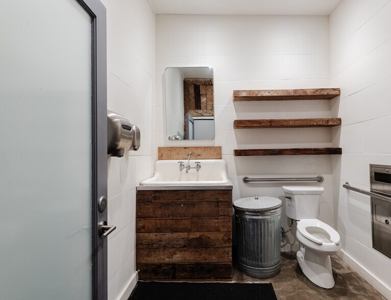 More Photos Of 3308 Highland Ave, Manhattan Beach Storefront Retail Office For Sale