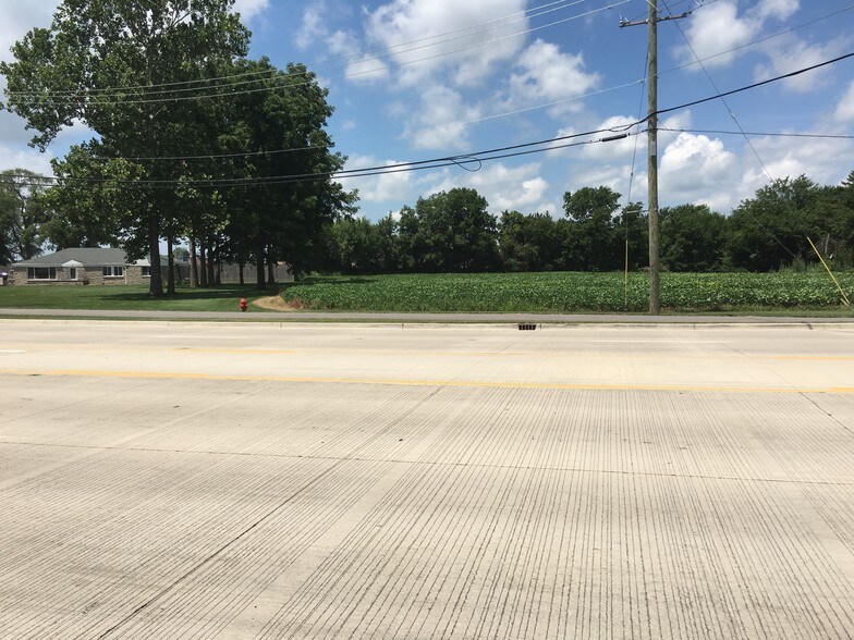 More Photos Of 901 N Bridge St, Yorkville Land For Sale