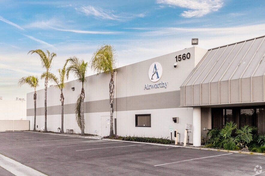 More Photos Of 1560-1580 S Harris Ct, Anaheim Manufacturing For Lease