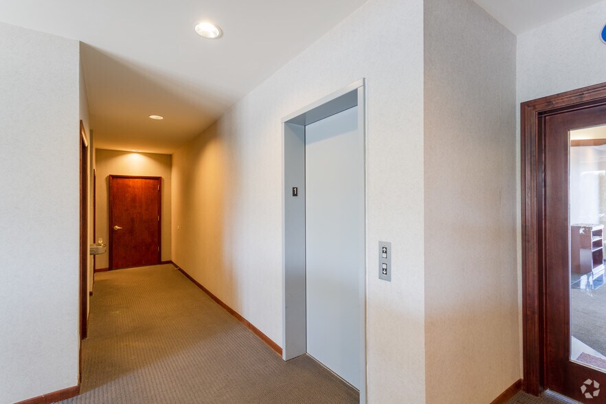 More Photos Of N27W23960 Paul Rd, Pewaukee Office For Lease