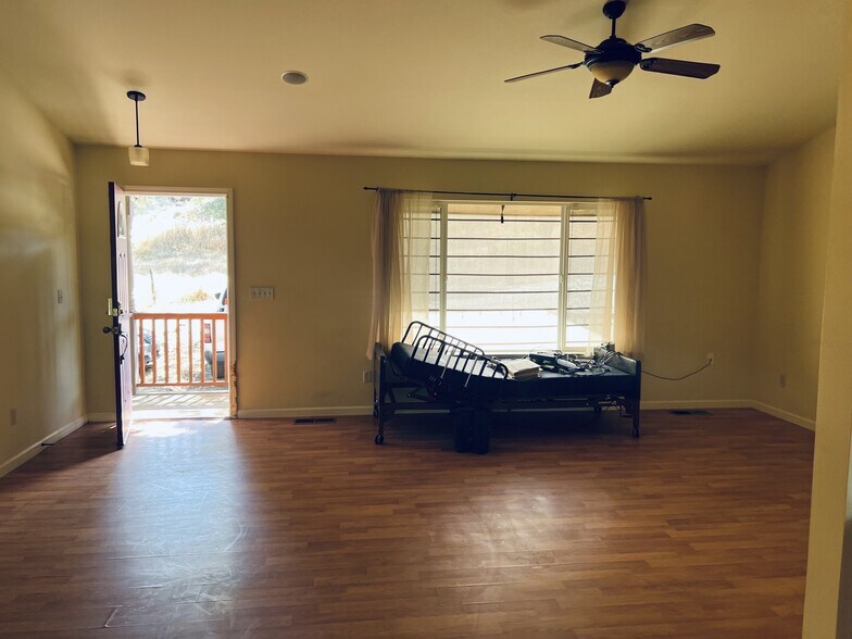 More Photos Of 5109 Smith Rd, Mariposa Office For Sale