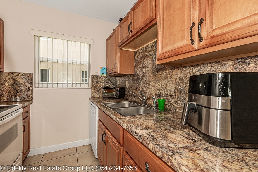 More Photos Of 2131 NE 40th Ct, Lighthouse Point Apartments For Sale