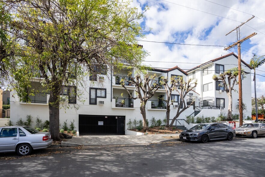 More Photos Of 1318 N Mansfield Ave, Los Angeles Apartments For Sale
