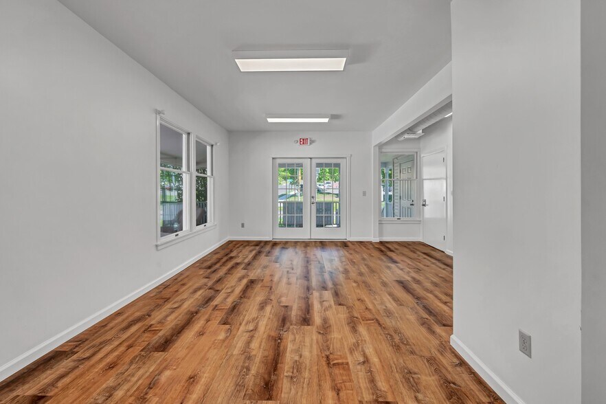 More Photos Of 14 Elm St, New Milford Office For Lease