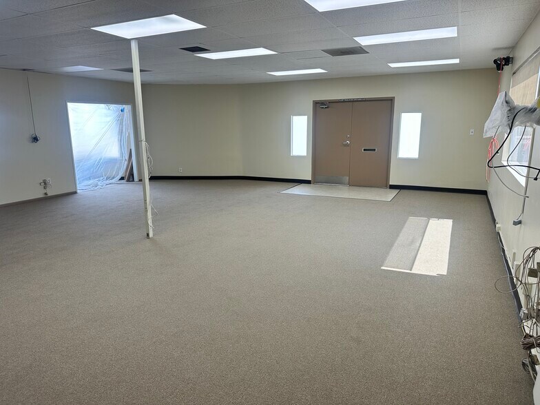 More Photos Of 2501 Yates Ave, Commerce Warehouse For Lease