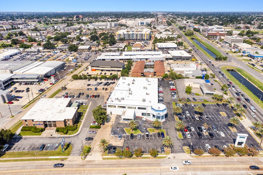More Photos Of 3908 Veterans Memorial Blvd, Metairie General Retail For Sale