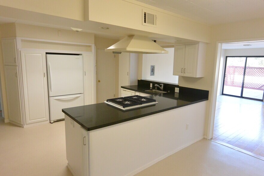 More Photos Of 6628 Telegraph Ave, Oakland General Retail For Sale