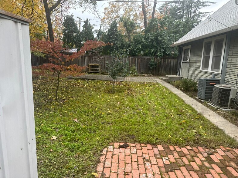 More Photos Of 150 W Stadium Dr, Stockton Apartments For Sale