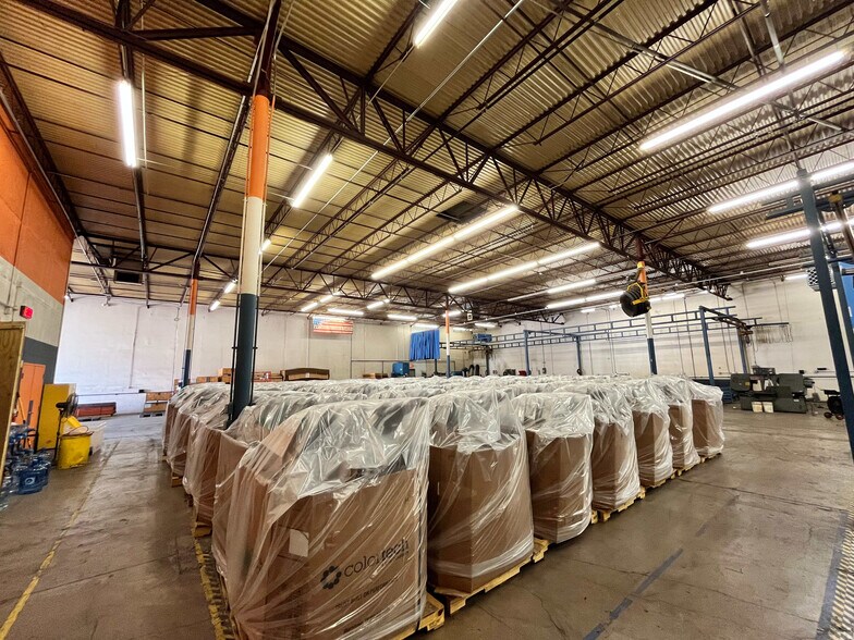 More Photos Of 4120 Billy Mitchell Dr, Addison Distribution For Lease