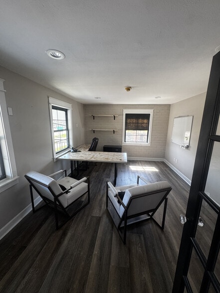 More Photos Of 453 N Lindbergh Blvd, Creve Coeur Office For Sale