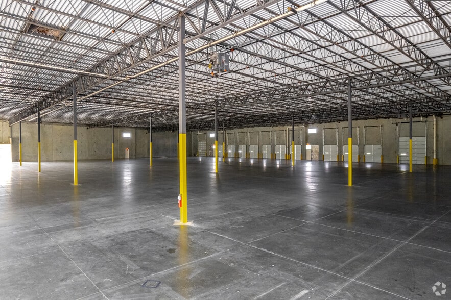 More Photos Of 2129 Bardin Rd, Grand Prairie Distribution For Sale